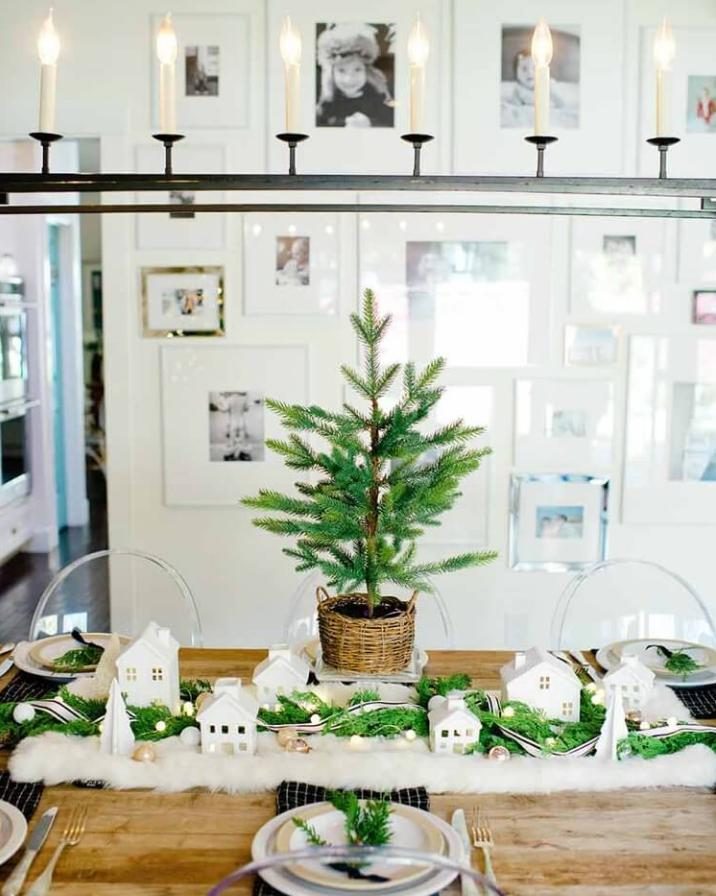 Каким украшением стола украсить небольшое пространство на Рождество?